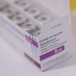 Sinvergüenzas: AstraZeneca admite ahora que su vacuna contra el covid puede provocar efectos secundarios como trombosis