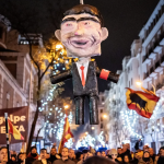 Cambio de estrategia: El PSOE ha renunciado por el momento perseguir a los medios que apoyaron la fiesta del 31 de diciembre en Ferraz