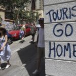 Siguiente paso del globalismo: Destruir el sector terciario. Agencias de viaje internacionales desaconsejan visitar España por los ataques a turistas