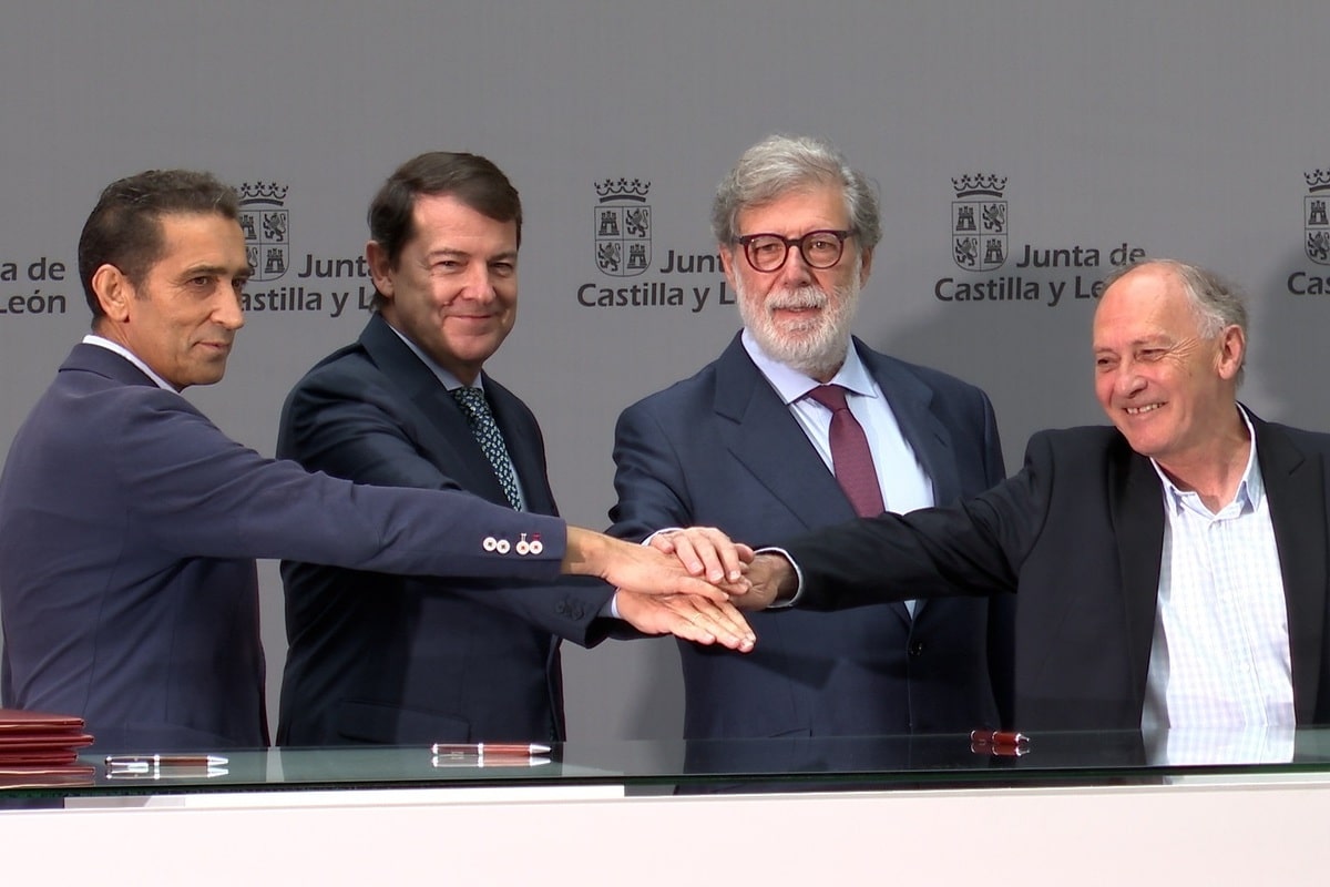 El PP de Castilla y León financia la inmigración ilegal y a la casta sindical