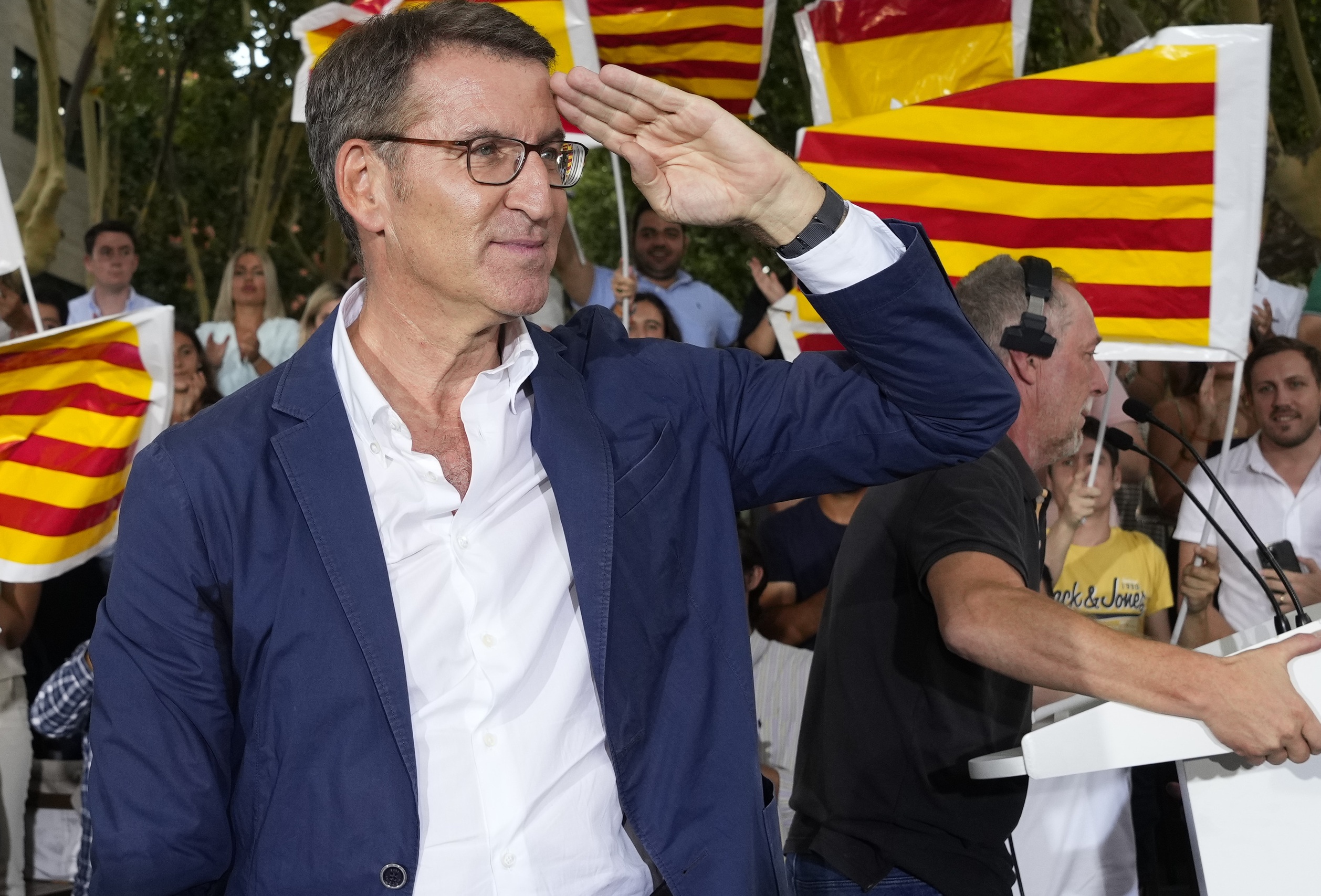 El PP se rinde una vez más ante la izquierda y los separatistas