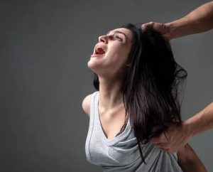 Las mujeres (con pene) que pegan a las mujeres (sin pene)