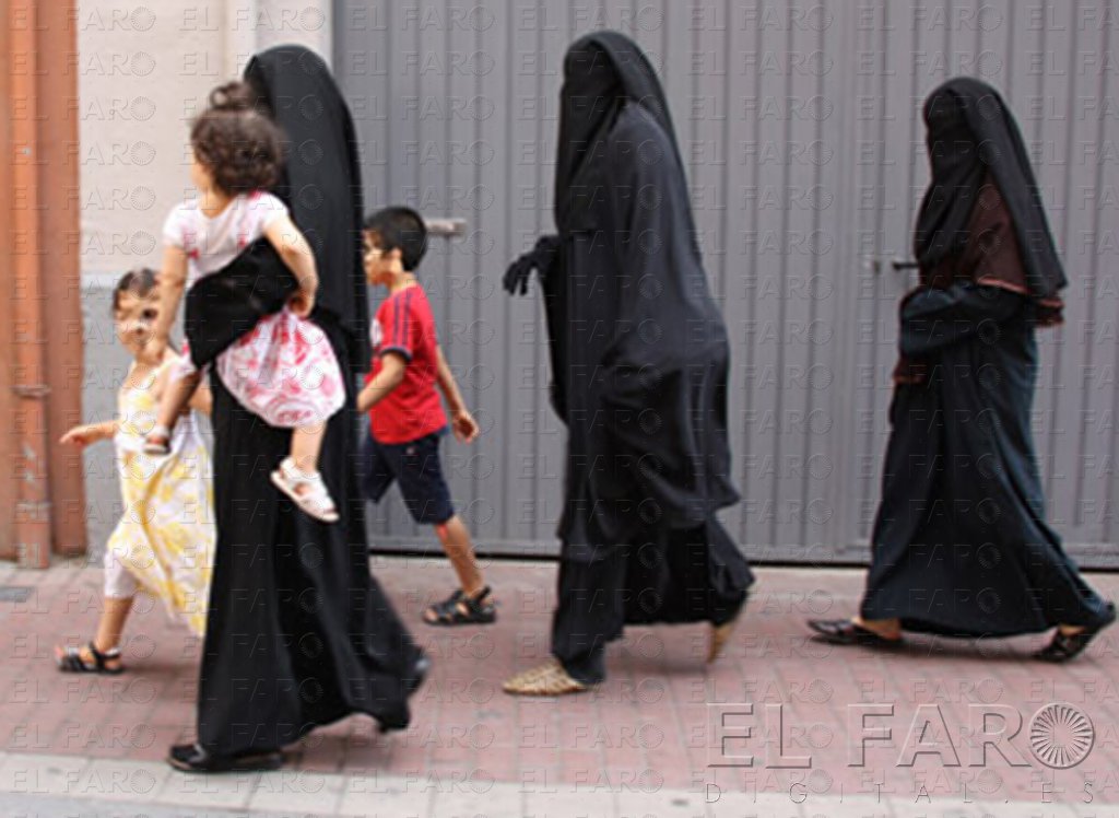 PP y PSOE bloquean prohibir el burka en Melilla