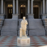 Trump humilla a Felipe VI defendiendo a Cristóbal Colón