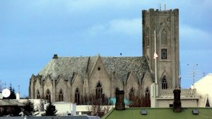 terapias conversión Islandia sacerdote