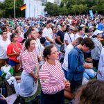 hombres jóvenes religión