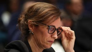 Mónica García rechazada por todos