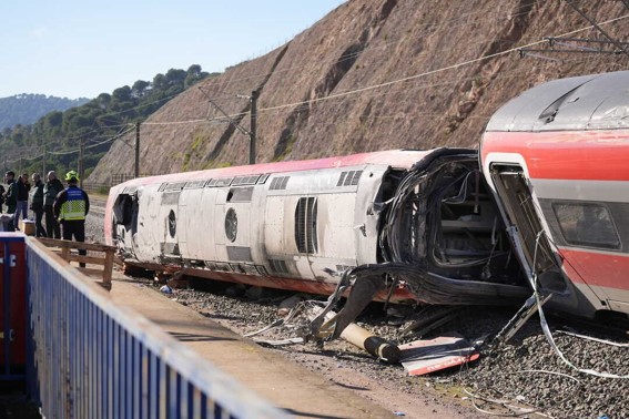 Tren partido en dos en el accidente de Adamuz (Huelva)
