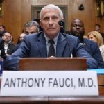 El Dr. Anthony Fauci testifica ante un comité del Senado sobre los orígenes de la COVID-19 y la financiación del laboratorio de Wuhan.