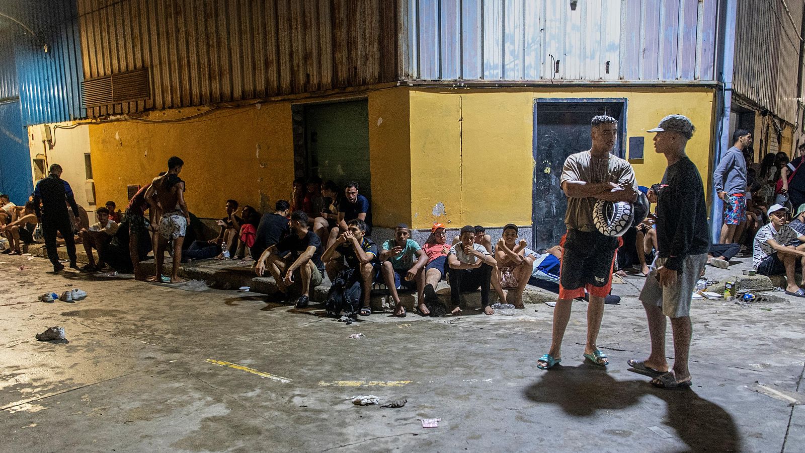 invasores marroquíes viviendo en el poligono de Ceuta