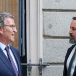 Feijóo y Abascal conversan amigablemente
